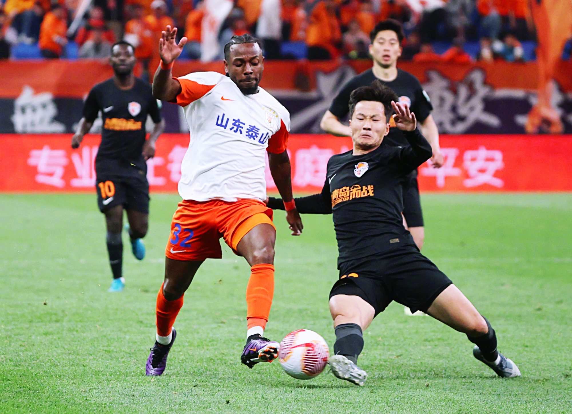 中国队不断突破！，西亚卡姆连续二十场比赛得分超过出色发挥再创辉煌时刻的简单介绍